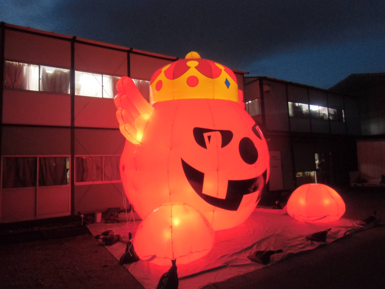 製作事例：キングヤバイラー - ゆめをつくる会社－株式会社クエスト