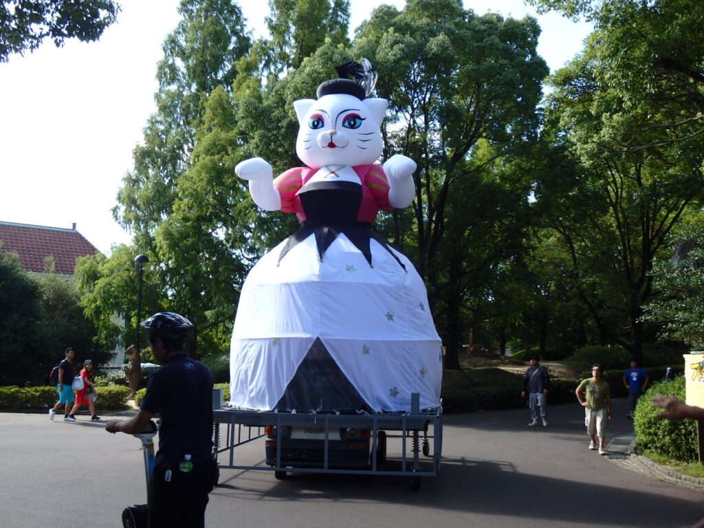 ハロウィンキャットパレード現地王妃園内