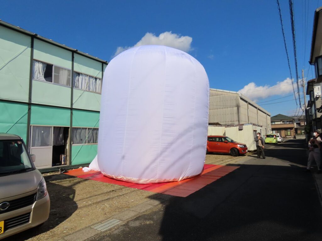 円筒型除幕ドーム正面